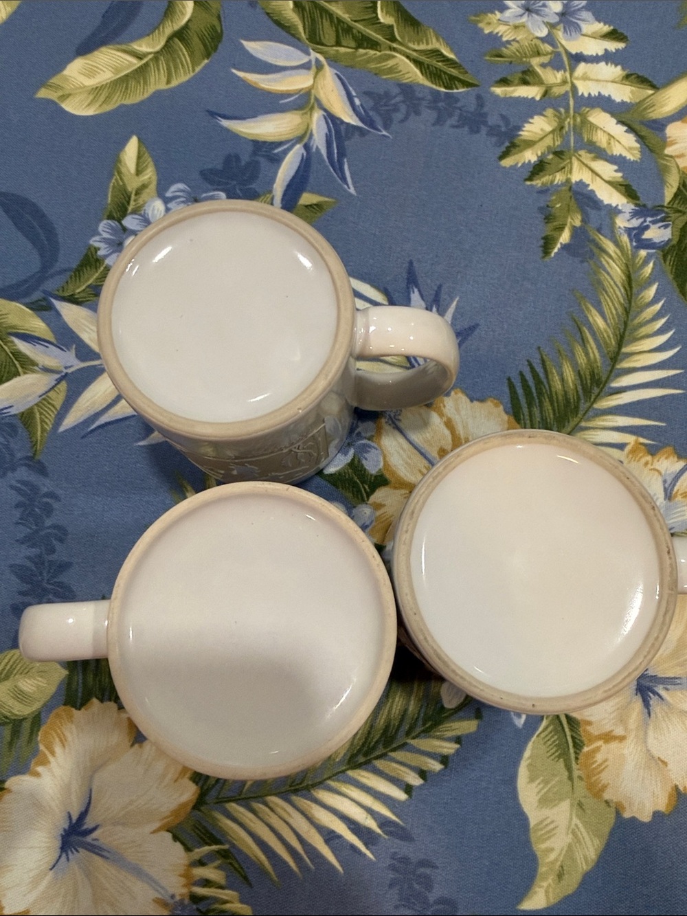 Marianne Wieland set of three Kakm Alaska mugs - Picture 6 of 7